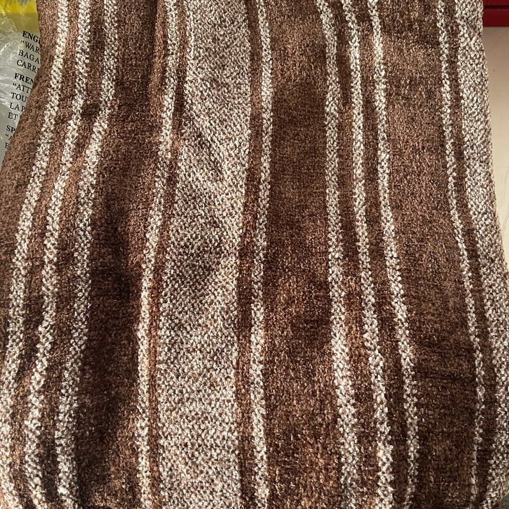 Sonoma Luxurious Chenille Throw in Brown. This is same but Brown was opened